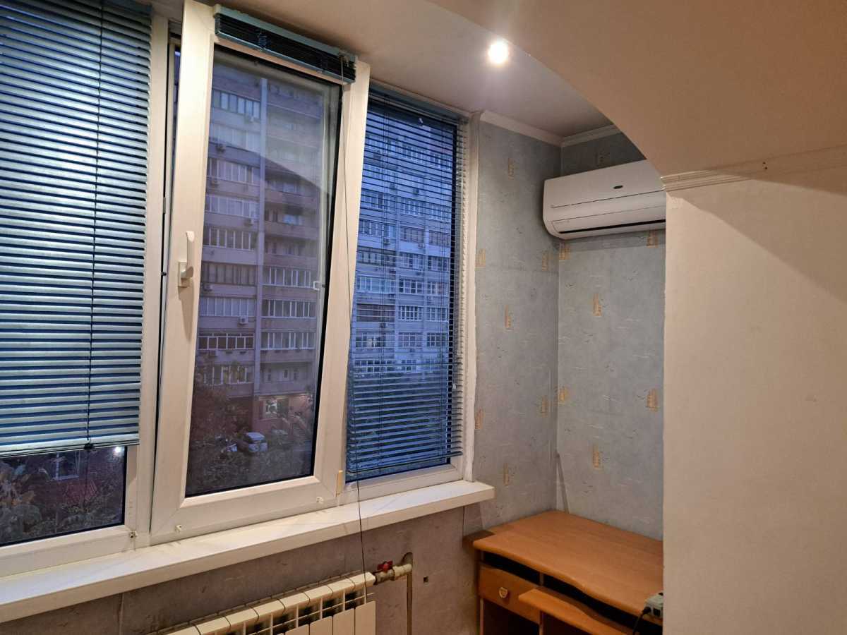 Оренда 1-кімнатної квартири 30 м², Григорія Андрющенка вул., 4Б