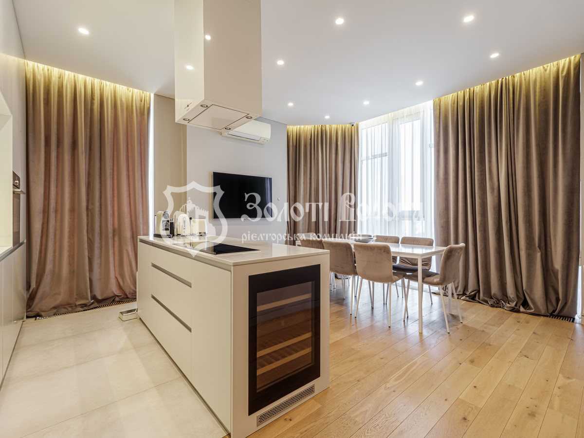 Продажа 3-комнатной квартиры 130.3 м², Авиаконструктора Антонова ул., 2б