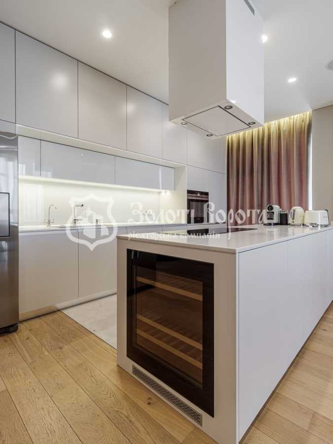 Продажа 3-комнатной квартиры 130.3 м², Авиаконструктора Антонова ул., 2б
