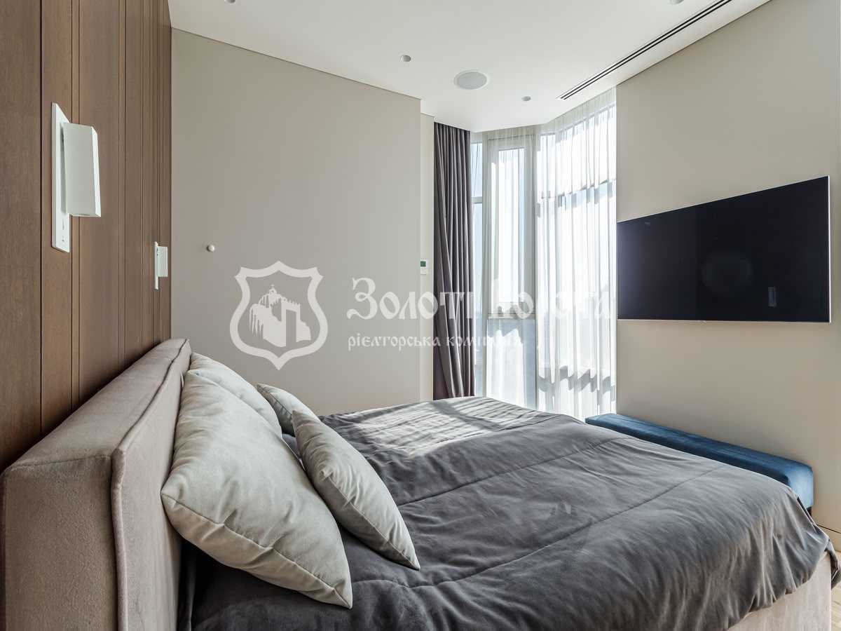 Продажа 3-комнатной квартиры 130.3 м², Авиаконструктора Антонова ул., 2б