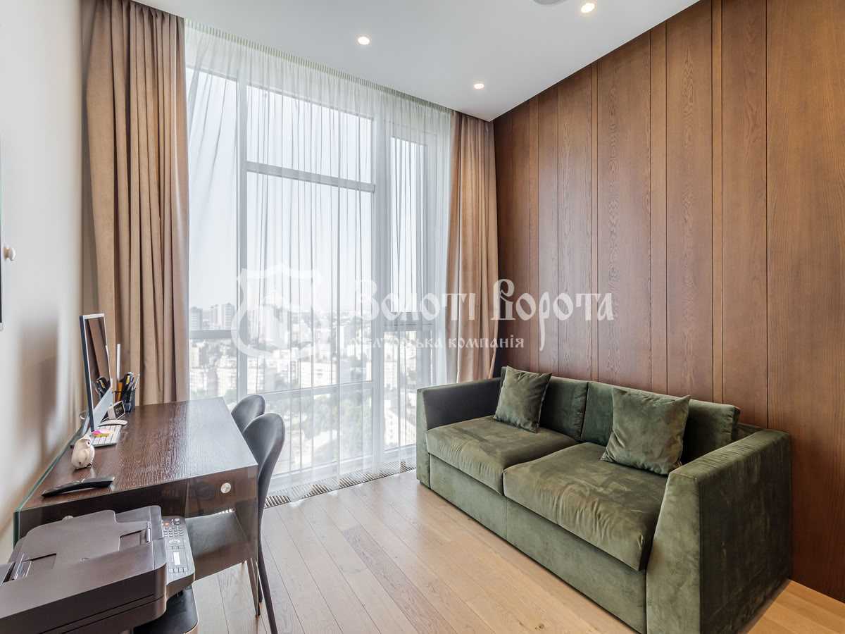 Продажа 3-комнатной квартиры 130.3 м², Авиаконструктора Антонова ул., 2б