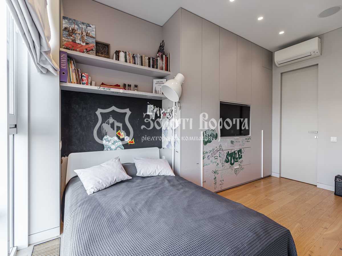 Продажа 3-комнатной квартиры 130.3 м², Авиаконструктора Антонова ул., 2б