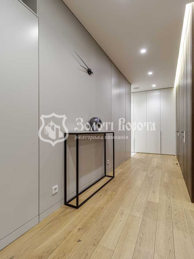 Продажа 3-комнатной квартиры 130.3 м², Авиаконструктора Антонова ул., 2б