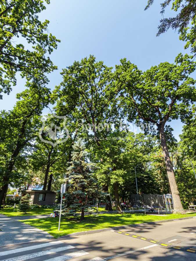 Продажа 3-комнатной квартиры 130.3 м², Авиаконструктора Антонова ул., 2б