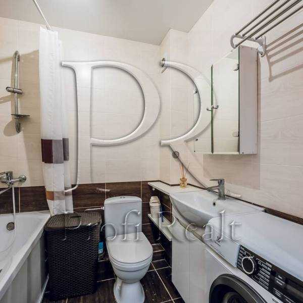 Продаж 2-кімнатної квартири 65 м², Європейська вул., 2Г