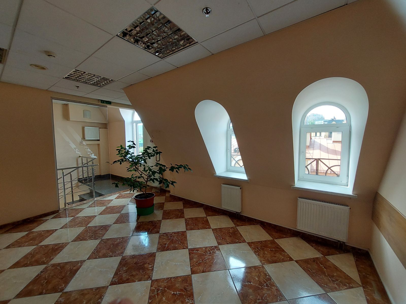 Оренда офісу 134 м², Верхній Вал вул.