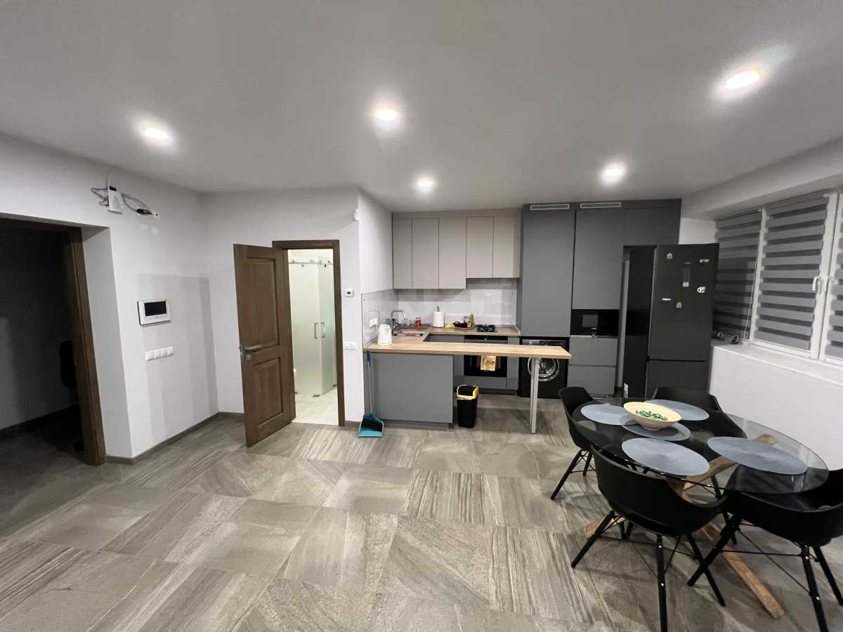 Продаж 5-кімнатної квартири 150 м², Лісова вул., 2П