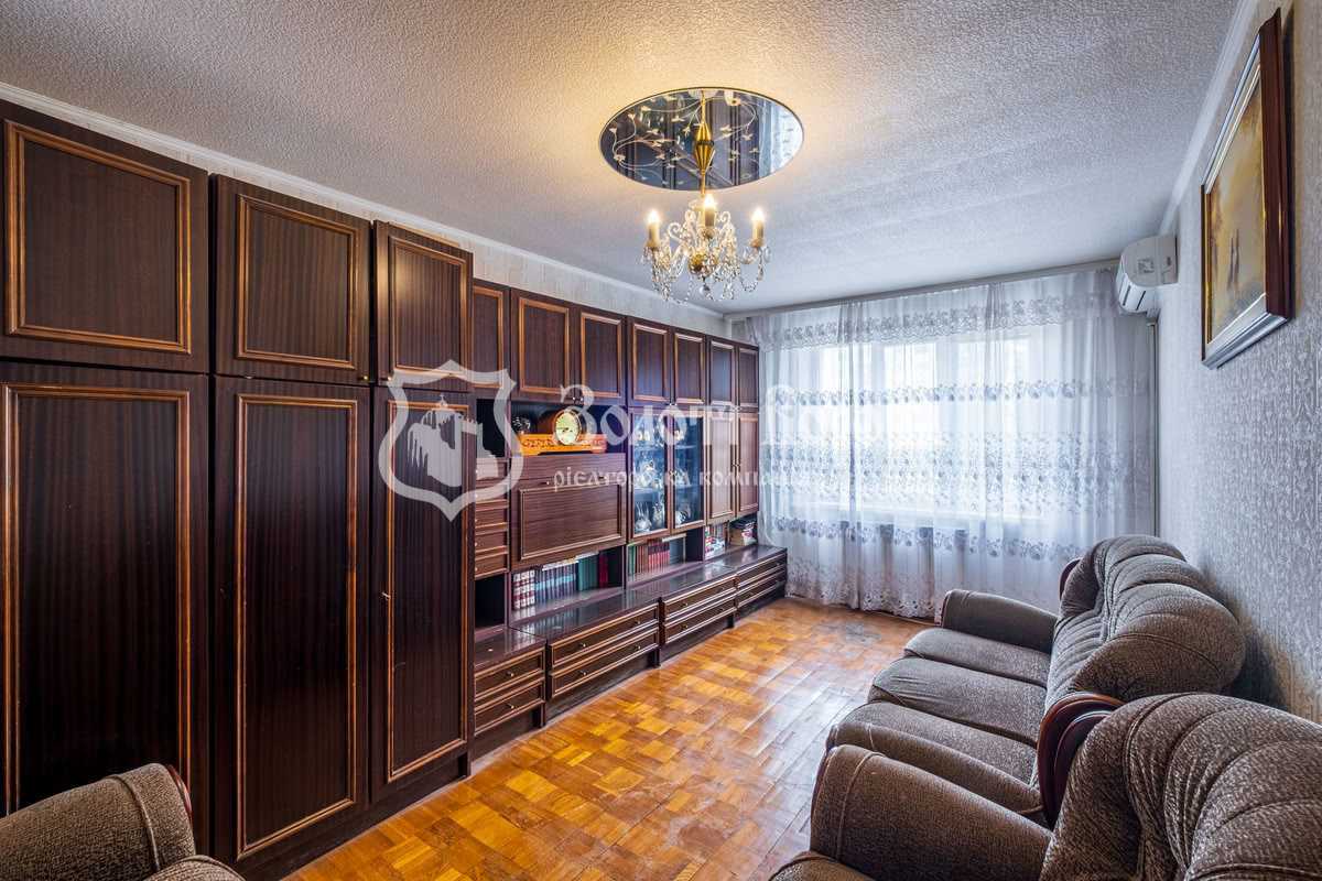 Продажа 3-комнатной квартиры 70.5 м², Оболонская пл., 3