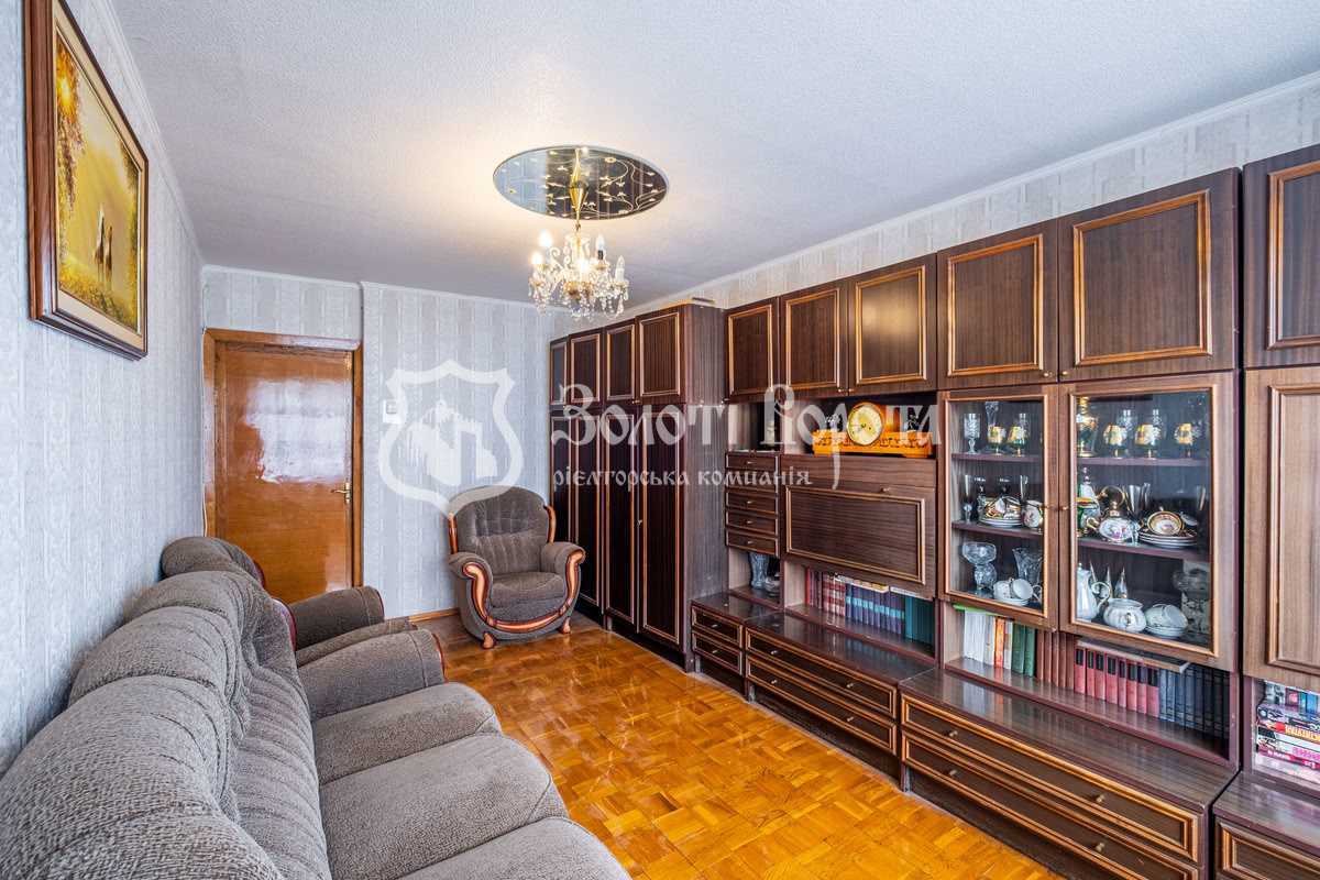 Продажа 3-комнатной квартиры 70.5 м², Оболонская пл., 3