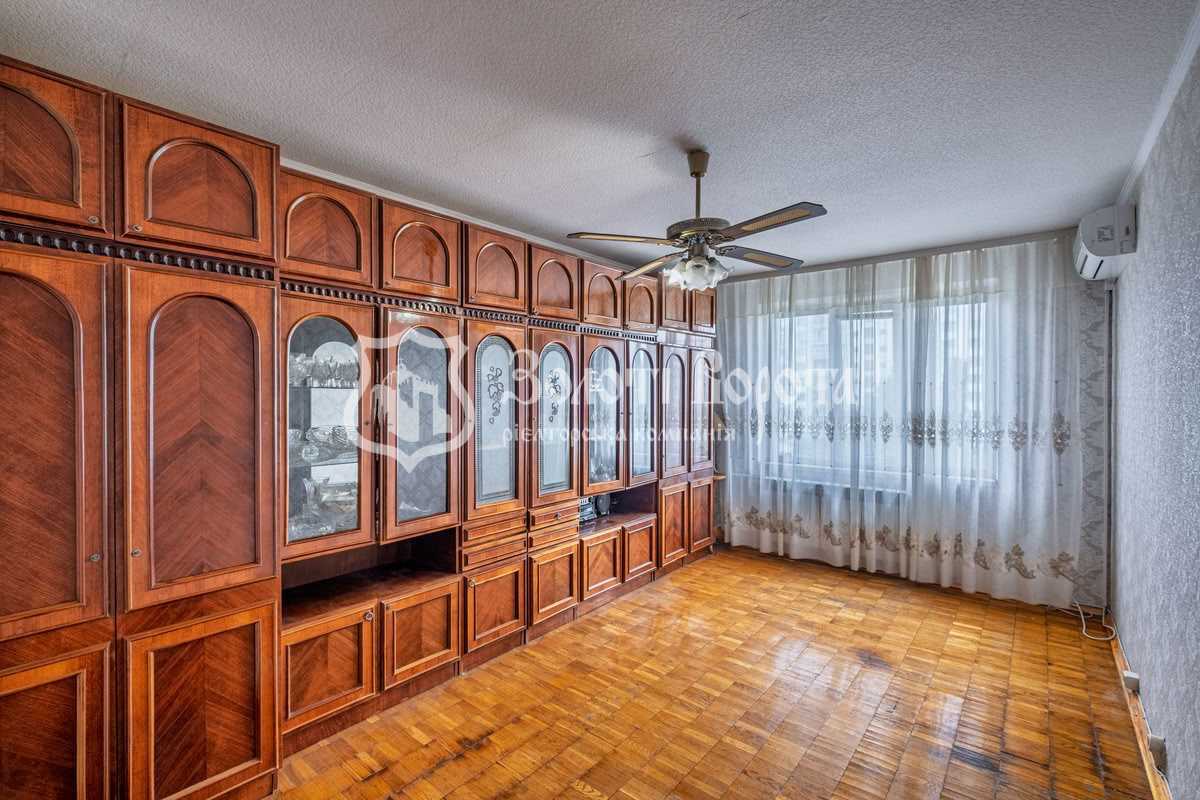 Продажа 3-комнатной квартиры 70.5 м², Оболонская пл., 3