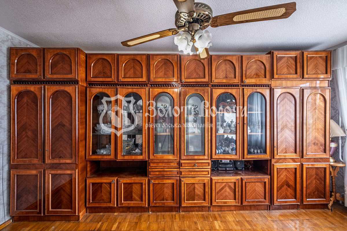 Продажа 3-комнатной квартиры 70.5 м², Оболонская пл., 3