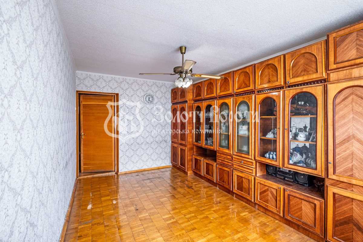 Продажа 3-комнатной квартиры 70.5 м², Оболонская пл., 3