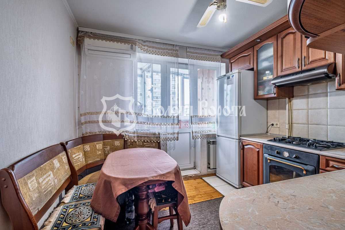 Продажа 3-комнатной квартиры 70.5 м², Оболонская пл., 3