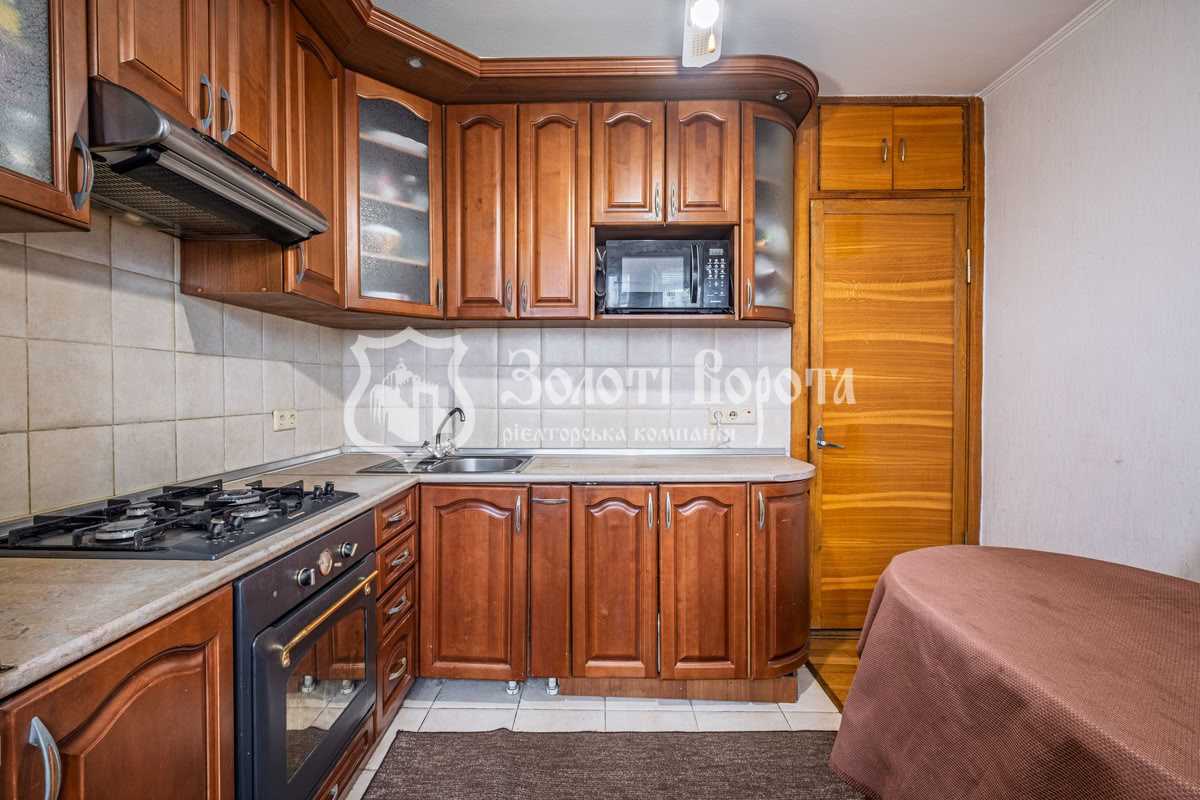 Продажа 3-комнатной квартиры 70.5 м², Оболонская пл., 3
