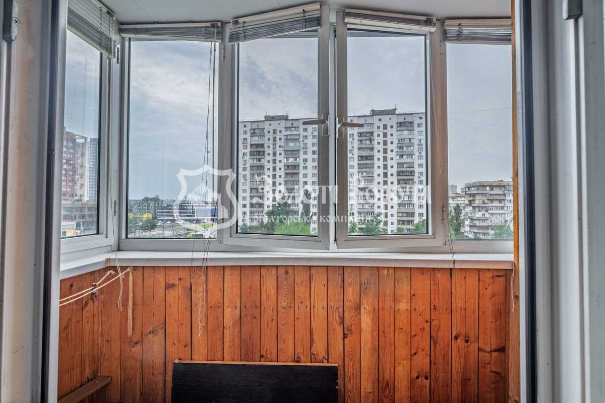 Продажа 3-комнатной квартиры 70.5 м², Оболонская пл., 3