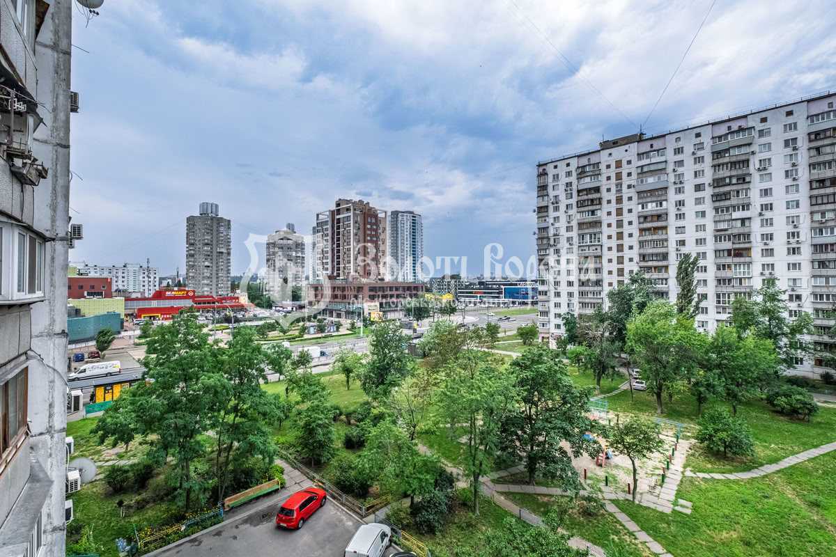 Продажа 3-комнатной квартиры 70.5 м², Оболонская пл., 3