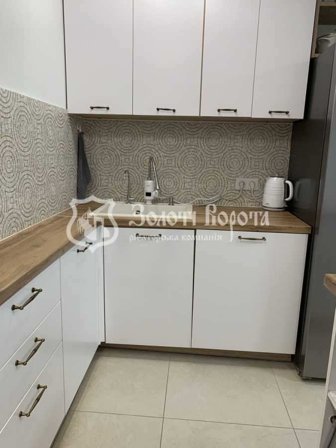 Продаж 2-кімнатної квартири 73.1 м², Ревуцького вул., 54