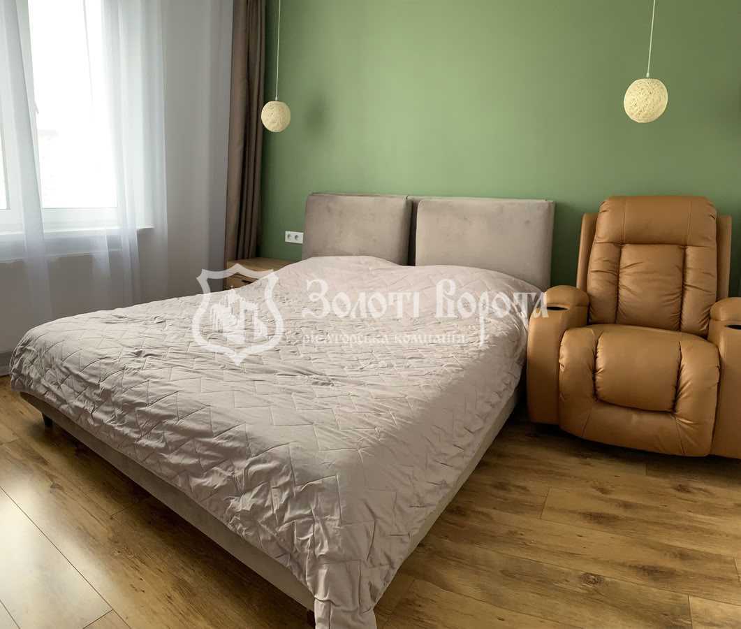 Продаж 2-кімнатної квартири 73.1 м², Ревуцького вул., 54