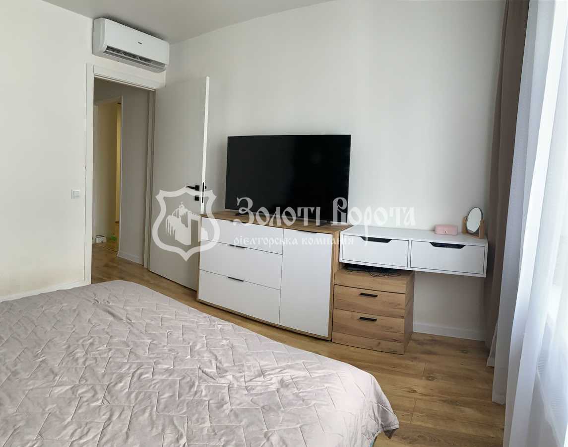 Продаж 2-кімнатної квартири 73.1 м², Ревуцького вул., 54
