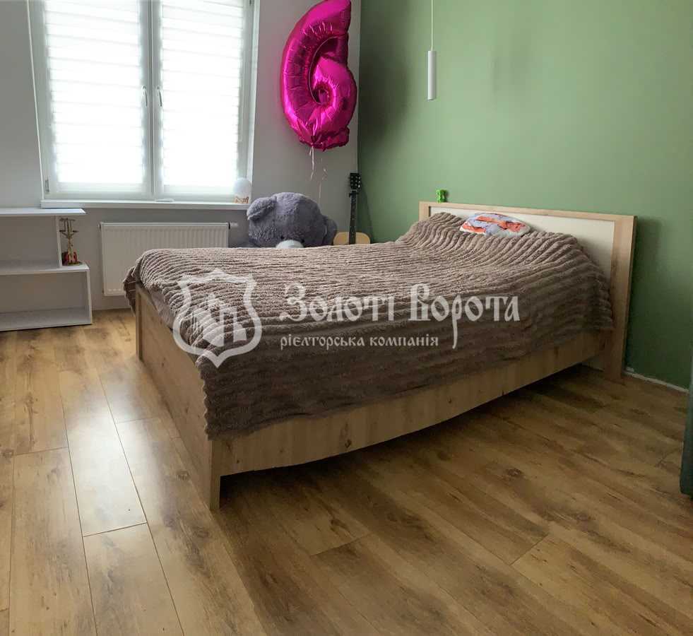 Продаж 2-кімнатної квартири 73.1 м², Ревуцького вул., 54