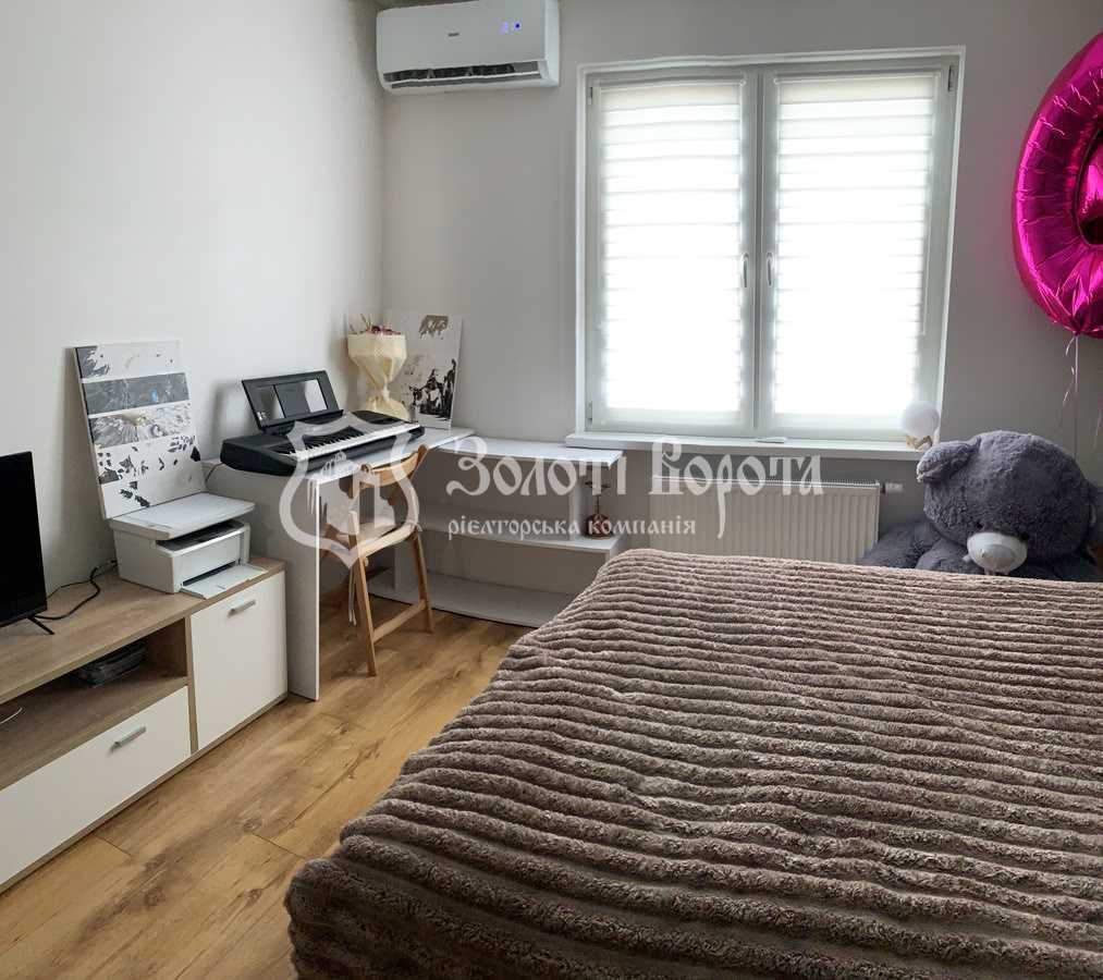 Продаж 2-кімнатної квартири 73.1 м², Ревуцького вул., 54