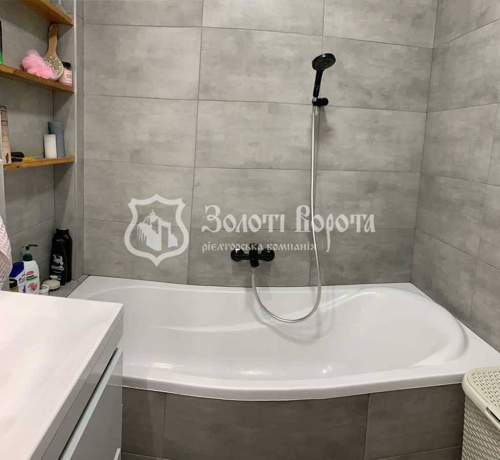 Продаж 2-кімнатної квартири 73.1 м², Ревуцького вул., 54