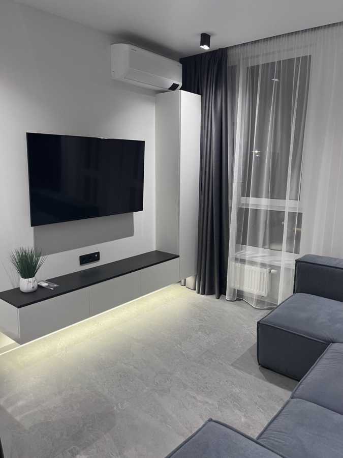 Оренда 1-кімнатної квартири 43 м², Салютна вул., 17