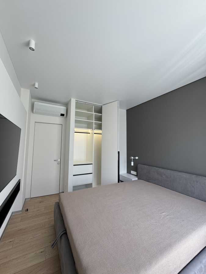 Оренда 1-кімнатної квартири 43 м², Салютна вул., 17