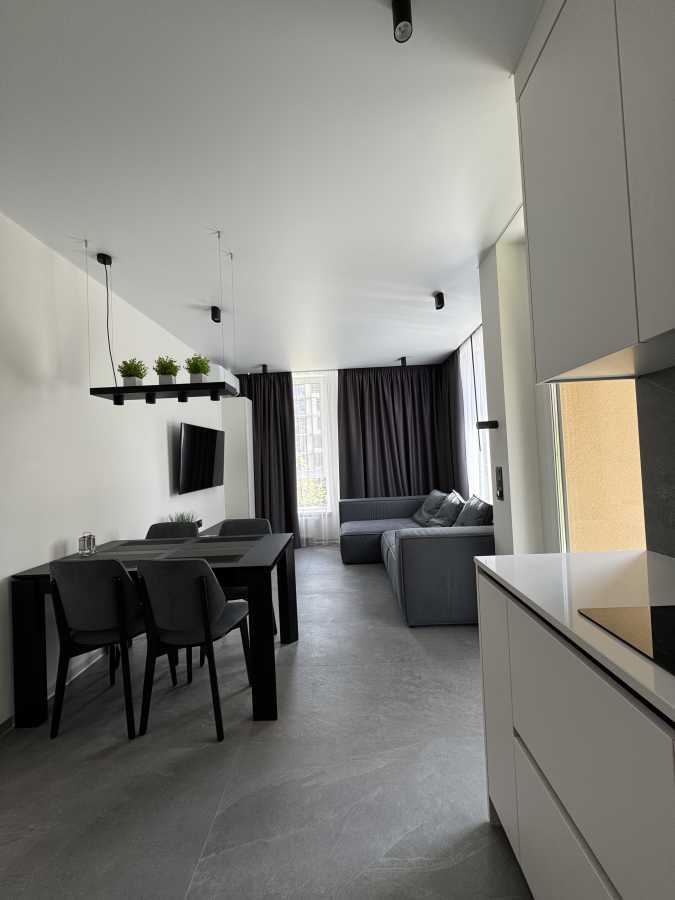 Оренда 1-кімнатної квартири 43 м², Салютна вул., 17