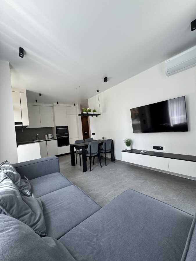 Оренда 1-кімнатної квартири 43 м², Салютна вул., 17