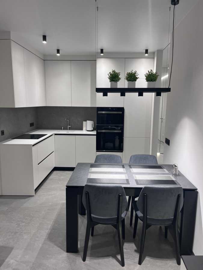 Оренда 1-кімнатної квартири 43 м², Салютна вул., 17