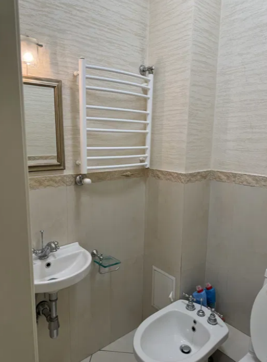 Продажа 2-комнатной квартиры 100 м², Ванный пер.