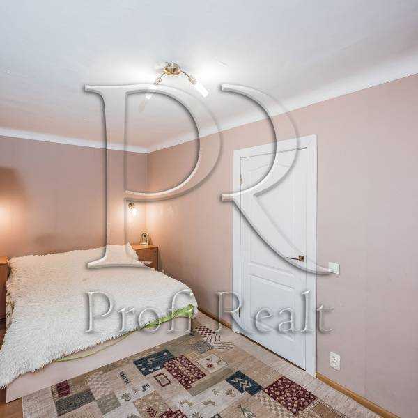 Продаж 2-кімнатної квартири 44 м², Святошинська вул., 33