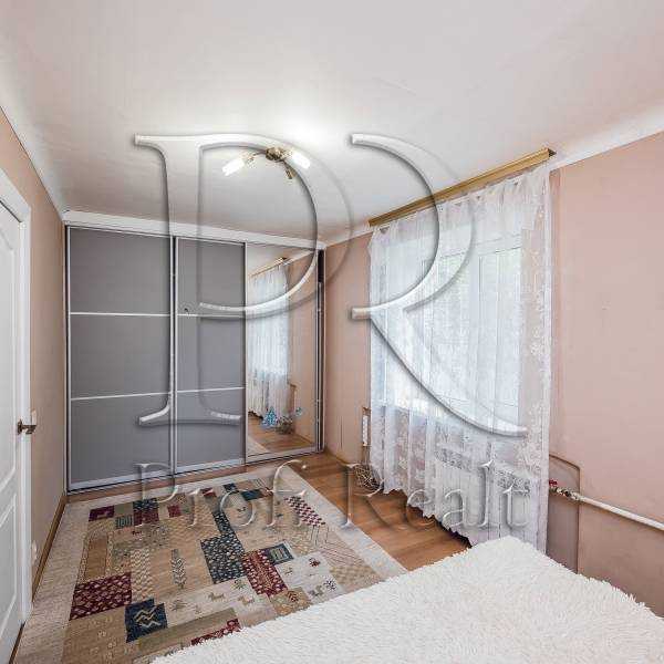 Продаж 2-кімнатної квартири 44 м², Святошинська вул., 33