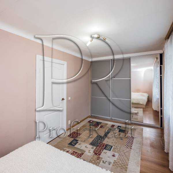 Продаж 2-кімнатної квартири 44 м², Святошинська вул., 33