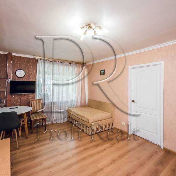 Продаж 2-кімнатної квартири 44 м², Святошинська вул., 33