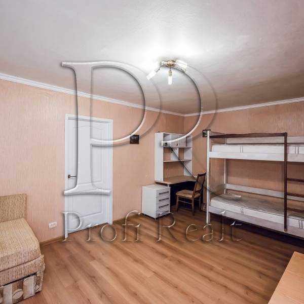 Продаж 2-кімнатної квартири 44 м², Святошинська вул., 33