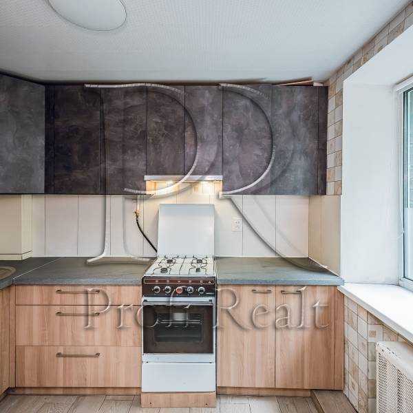 Продаж 2-кімнатної квартири 44 м², Святошинська вул., 33