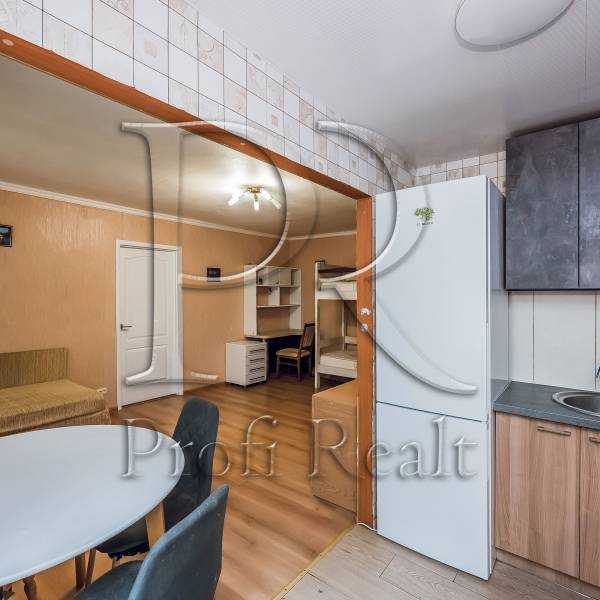 Продаж 2-кімнатної квартири 44 м², Святошинська вул., 33