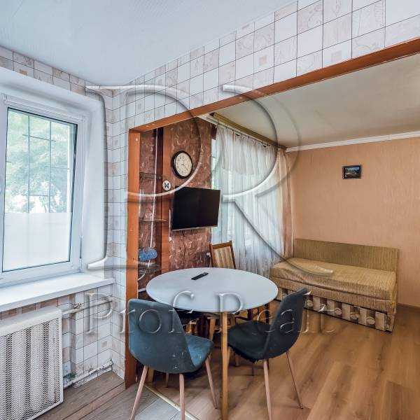 Продаж 2-кімнатної квартири 44 м², Святошинська вул., 33