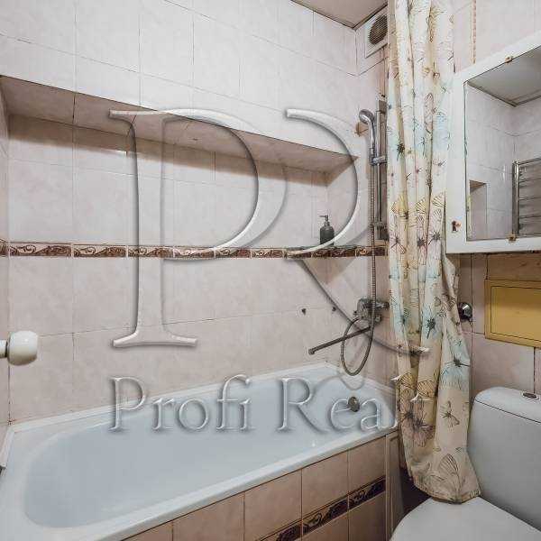 Продаж 2-кімнатної квартири 44 м², Святошинська вул., 33