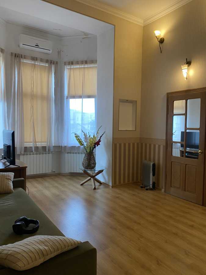 Оренда 1-кімнатної квартири 43 м², Михайлівський пров., 9В