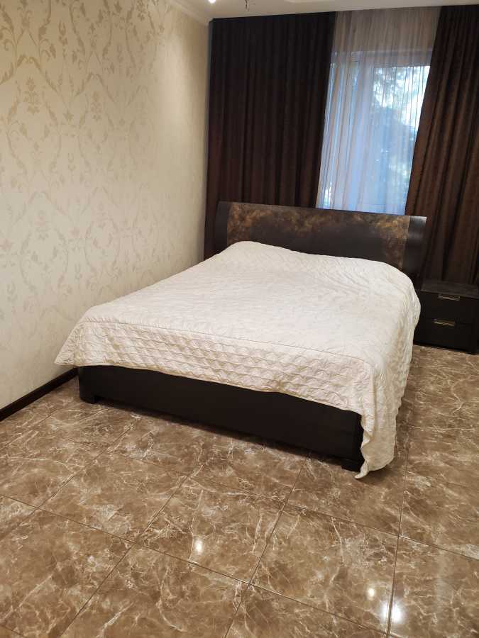 Оренда 3-кімнатної квартири 45 м², Лесі Українки бул., 18А