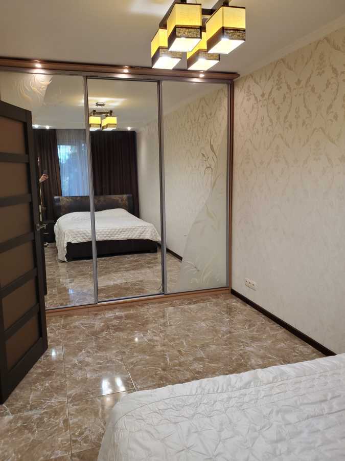 Оренда 3-кімнатної квартири 45 м², Лесі Українки бул., 18А