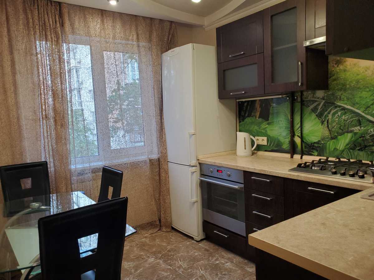 Оренда 3-кімнатної квартири 45 м², Лесі Українки бул., 18А