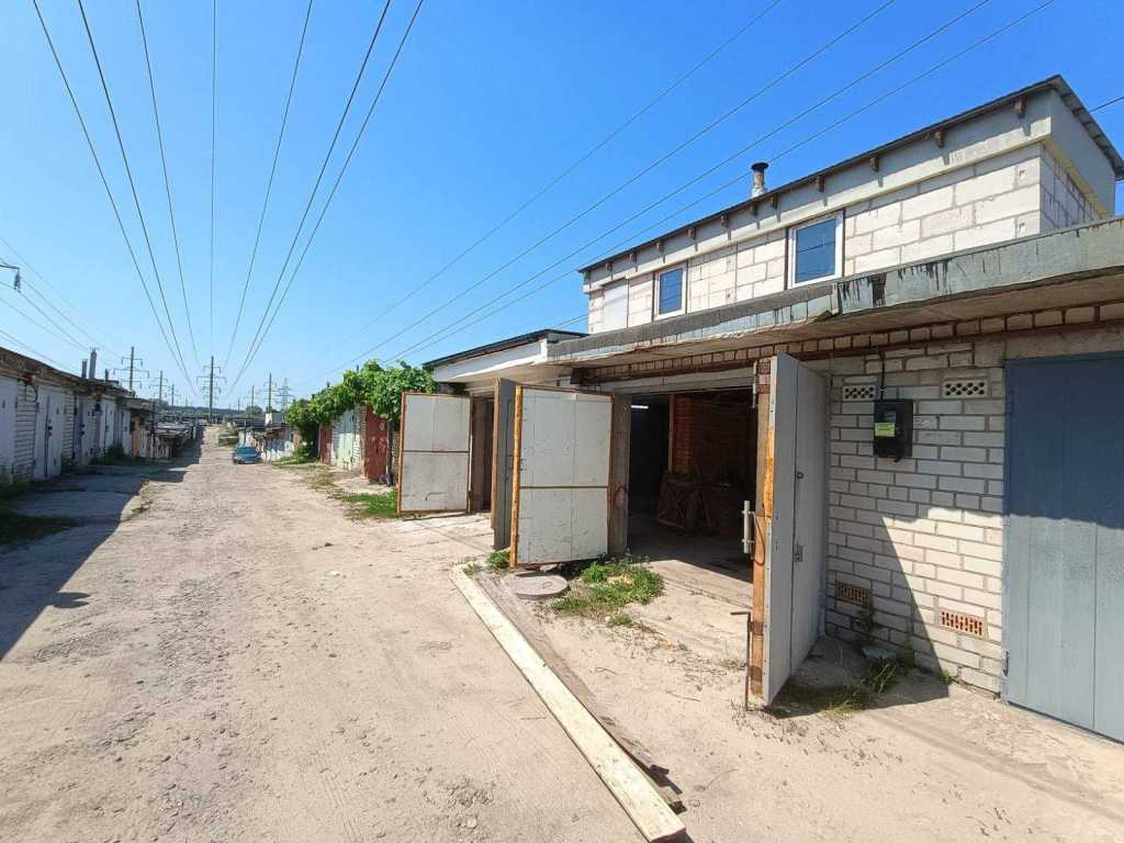 Продаж гаража 63 м², Пухівська вул., 2