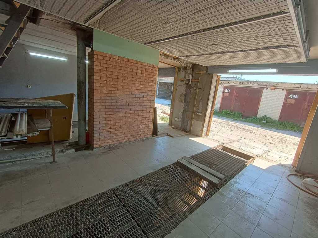 Продаж гаража 63 м², Пухівська вул., 2