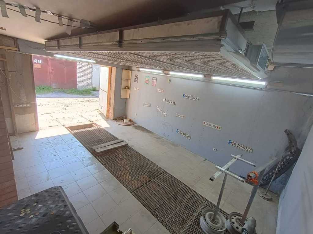 Продаж гаража 63 м², Пухівська вул., 2