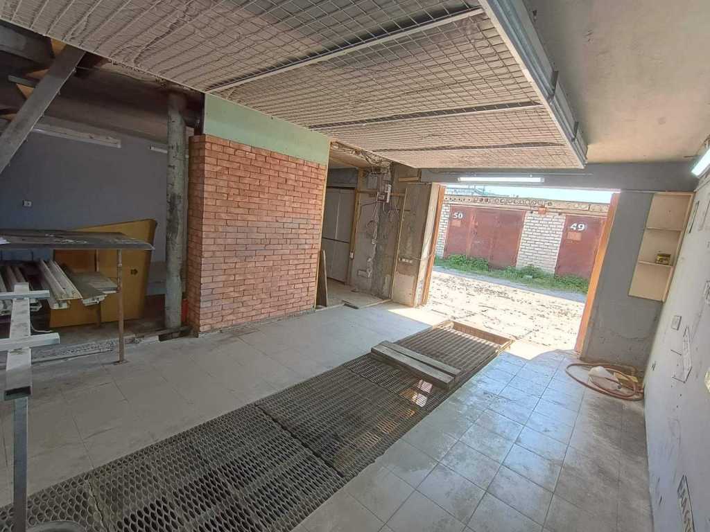 Продаж гаража 63 м², Пухівська вул., 2