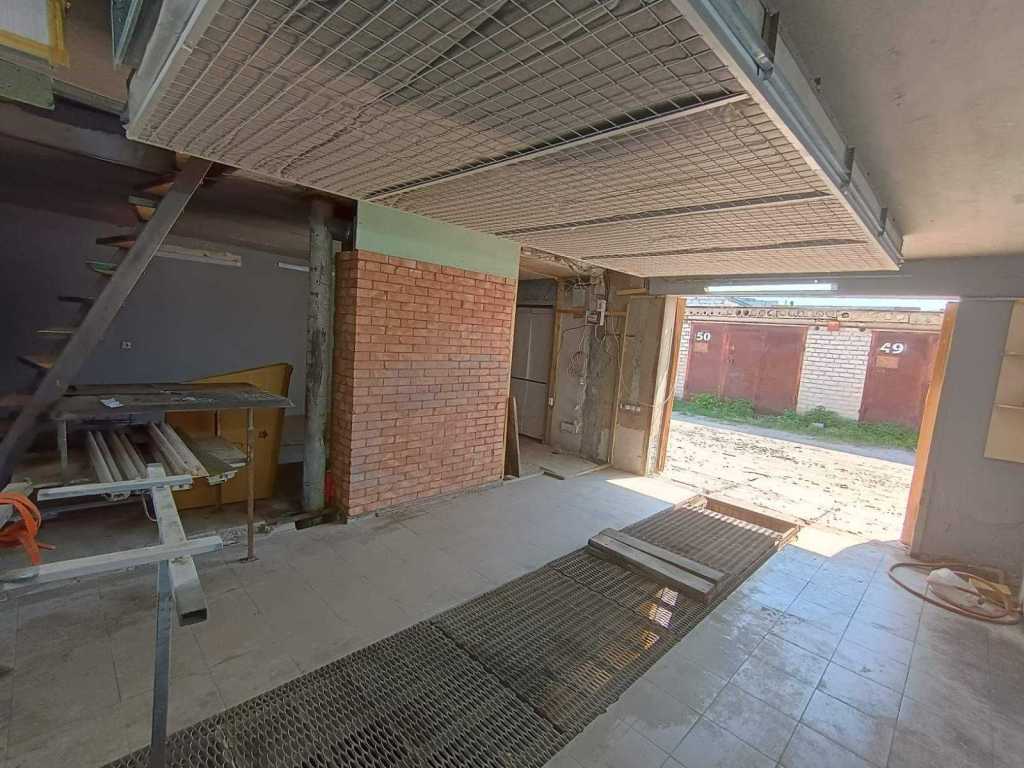 Продаж гаража 63 м², Пухівська вул., 2